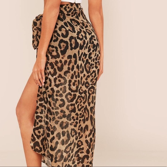 🌟LAST ONE🌟 Leopard Wrap - Picture 3 of 7